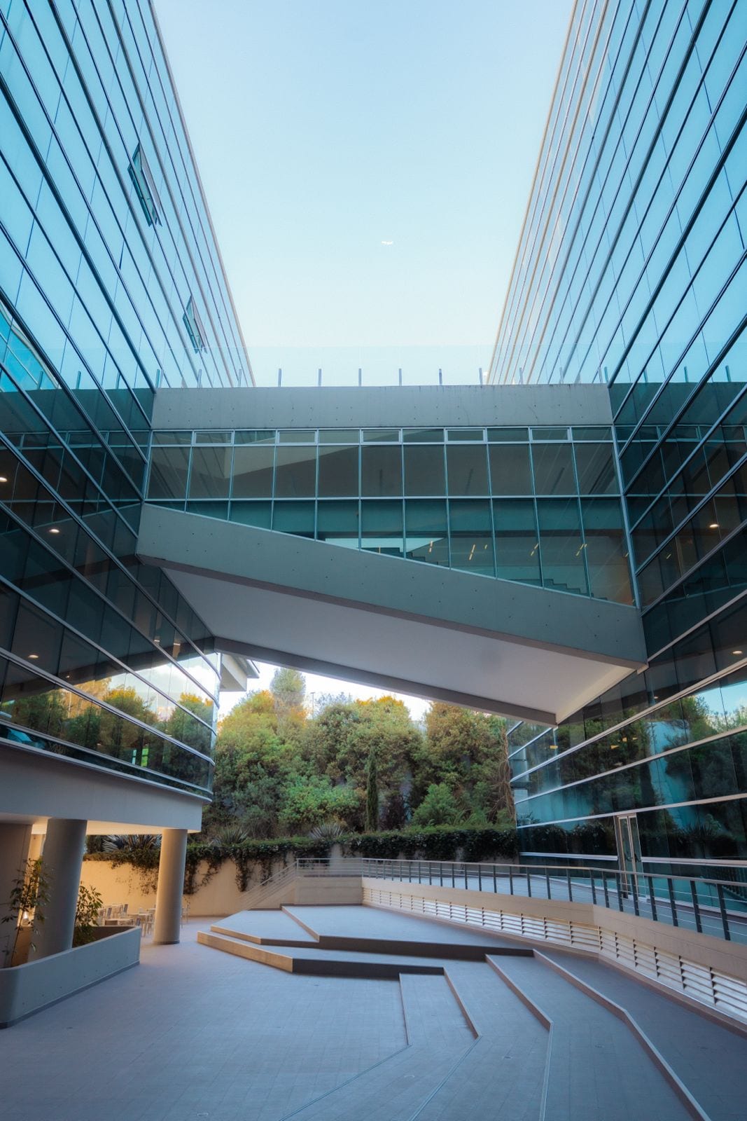 UDLA Park glass architecture